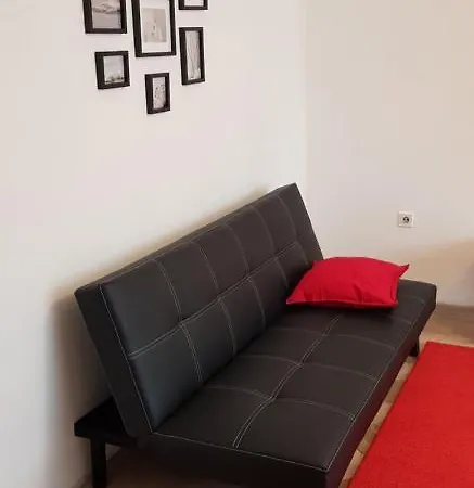 Affordable And Cozy Flat Close To Vaclav Havel Airport Appartement