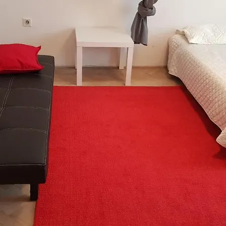 Affordable And Cozy Flat Close To Vaclav Havel Airport Appartement *