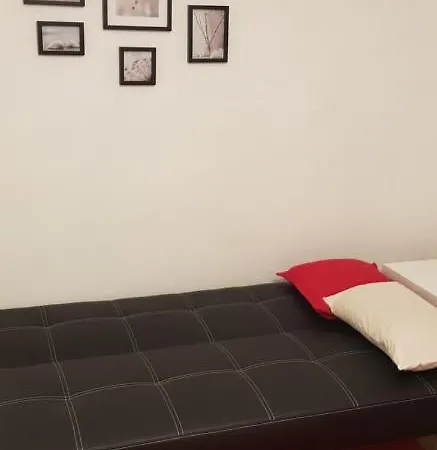 Affordable And Cozy Flat Close To Vaclav Havel Airport Appartement *